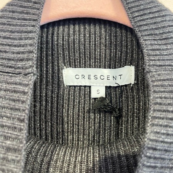 Gray Long Sleeve Turtleneck Knit Sweater - NWT - Size Small Crescent - Picture 2 of 4